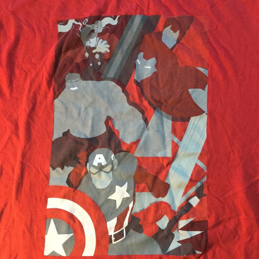 Marvel Avengers Red T Shirt Size M.